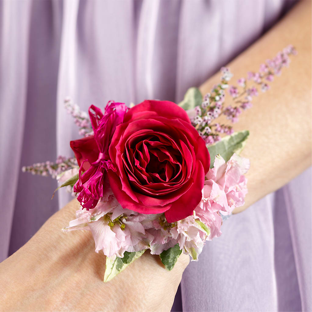 Rose Charm Corsage – Nacogdoches Floral Company, Nacogdoches TX