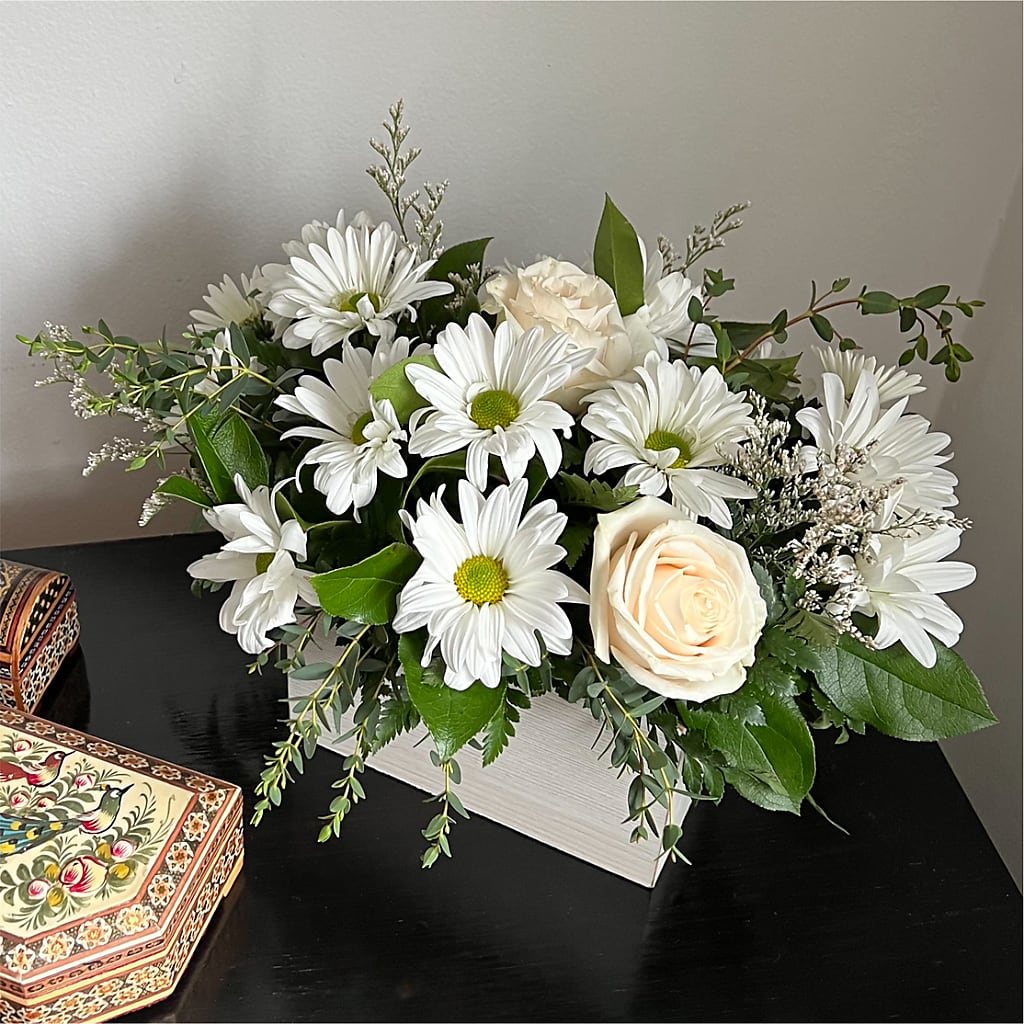 Fresh Linen Box Bouquet –  Nacogdoches Floral Company, Nacogdoches TX